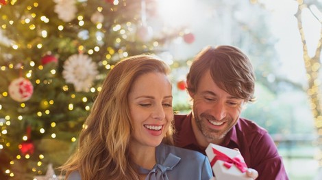 Katera božična darila so "rdeča zastavica" za zvezo? Nekatere ste gotovo že kdaj podarili