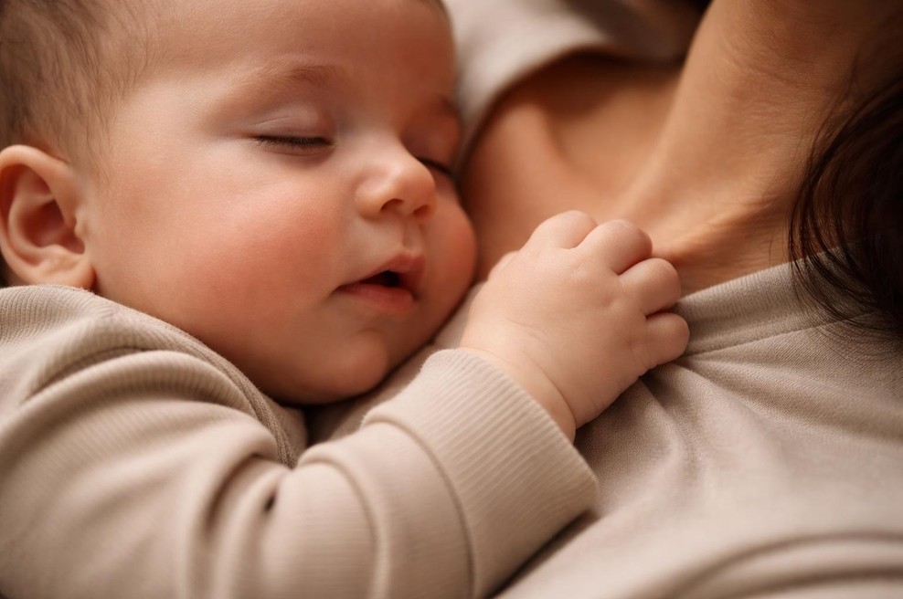 Zakaj me dojenček ščipa, ko zaspi? (foto: profimedia)