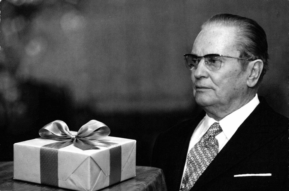 To je najdražje darilo, ki ga je Tito kadarkoli prejel: vrednost vas bo osupnila, predmet pa še bolj (foto: profimedia + ai)