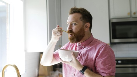 Zajtrk, na katerega prisega nutricionist: "Pripravi me na uspešen dan in zaradi njega se dobro počutim"