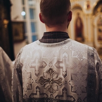 Duhovniški poklic je bil kompromis. Ker se je predal Bogu, je lahko ostal zvest njej... svoji materi.