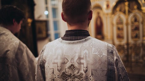 duhovnik župnik cerkev