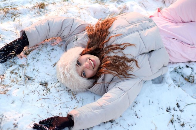 ženska v snegu