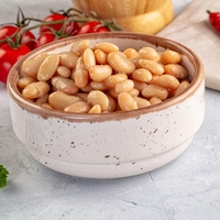 Voda ni najboljša izbira: fižol bi pred kuhanjem morali namočiti v to sestavino