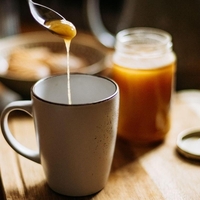 Ogromno ljudi dela to napako: Zakaj medu ne smemo dodajati v vroč čaj