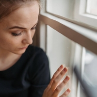 Zakaj super starši vseeno vzgojijo depresivne otroke? Psihologi opozarjajo, da pogosto ne želijo, da bi otroci postali samostojni