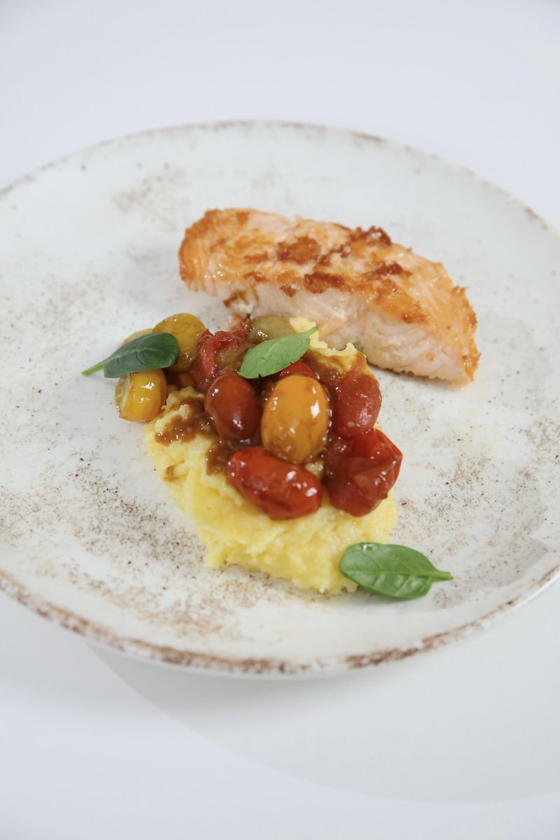 VIDEO recept: Poustvarite 2 slastni jedi po navdihu kulinaričnih vplivnežev (v obeh kraljuje češnjev paradižnik!)