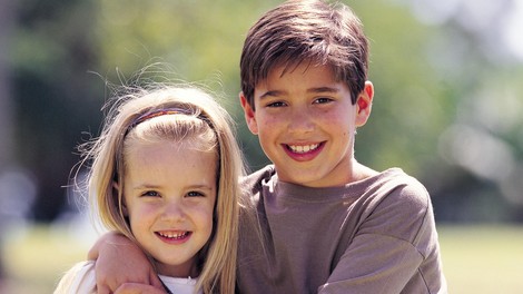 Zakaj so moški, ki imajo sestre, boljši PARTNERJI?