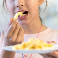 Strokovnjaki razkrivajo, katera živila so pri otrocih lahko povezana z nižjim IQ-jem