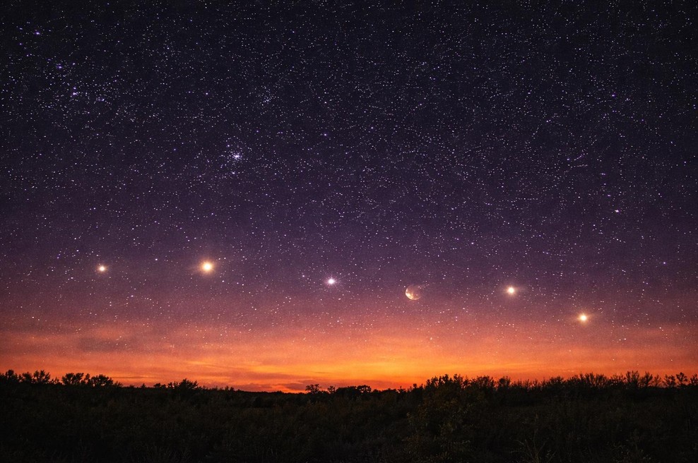 Čez nekaj dni poglejte v nebo - prihaja "parada planetov" (foto: ai)