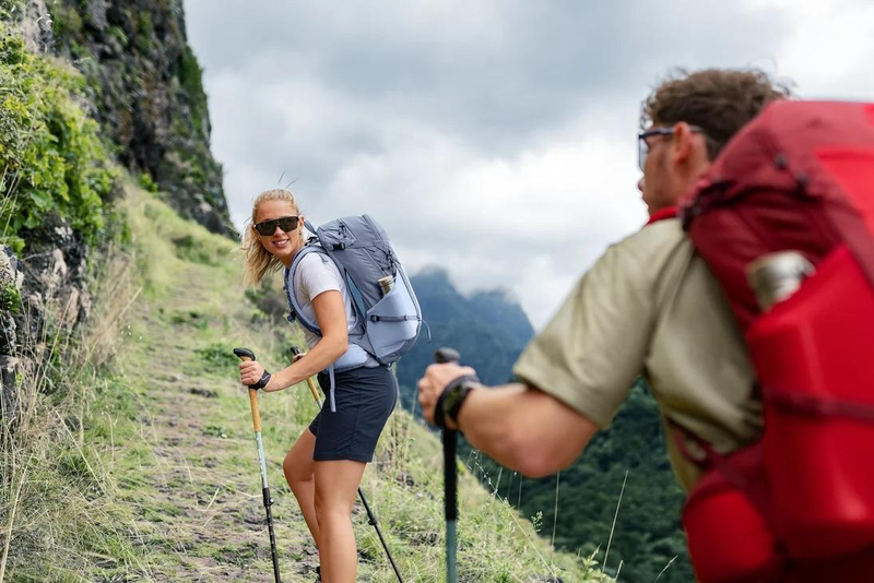 Zakaj vas po pohodu bolijo kolena