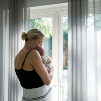 Znanost potrjuje: otrok za vedno ostane v materi – tudi po rojstvu