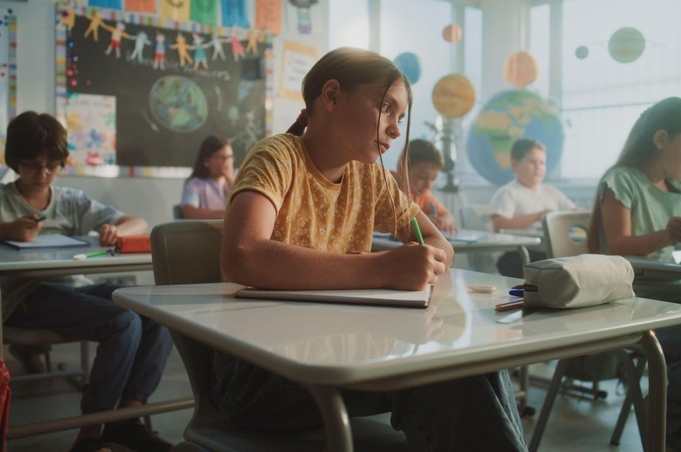 Profesorica Katarina opozarja: "65% držav ure ne premika več! Naši najstniki v šoli pa še vedno trpijo..." (foto: profimedia)