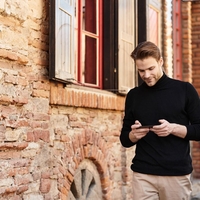 Kaj v resnici pogrešajo tisti, ki na svojih profilih delijo vsako podrobnost svojega življenja?