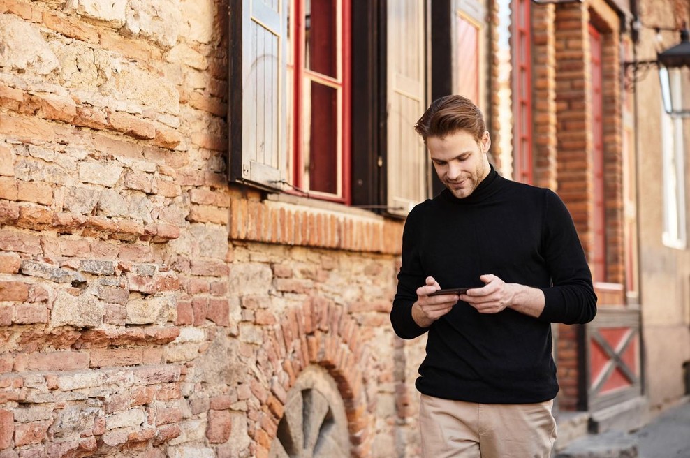 Kaj v resnici pogrešajo tisti, ki na svojih profilih delijo vsako podrobnost svojega življenja? (foto: profimedia)