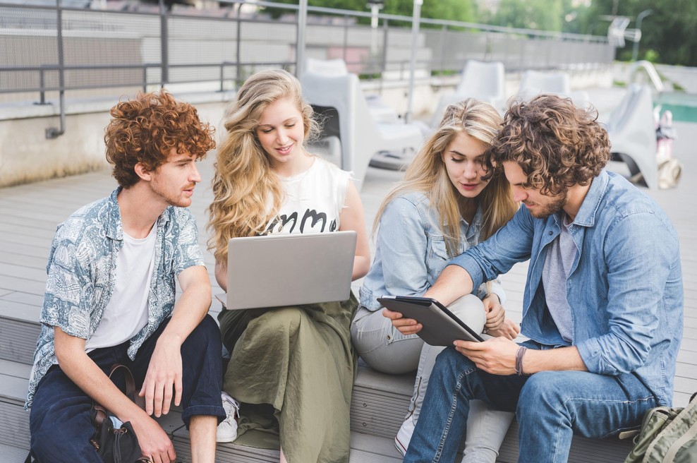 To je razlog, da so mladi danes po vsem svetu vse bolj nesrečni (foto: Profimedia)