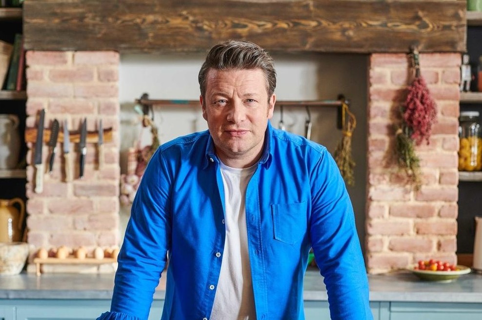 Jamie Oliver se sprašuje: "Ali lahko živiš zdravo in hkrati piješ alkohol?" Tako mu je odgovorila znanstvenica... (foto: profimedia)