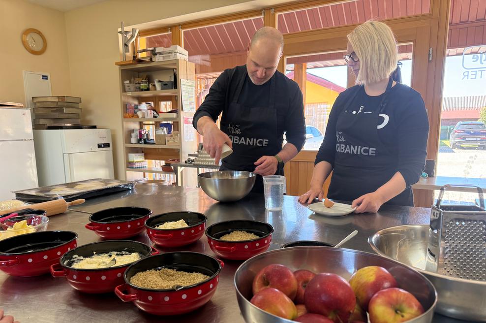 Doživite teambuilding, kjer se boste s sodelavci povezali na prav poseben način (ekipni duh boste odkrili skozi kulinariko) (foto: Hiša gibanice)