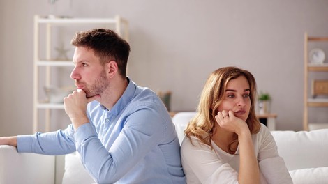 Kako prepoznati, da je vaš zakon v TIHI LOČITVI? Na to vas opozarja 10 znakov