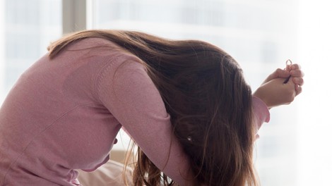 Ljudje, ki so v neizpolnjujočih razmerjih, na skrivaj počnejo teh 10 stvari