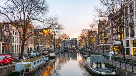 Amsterdam prepovedal oglase za meso in fosilna goriva v javnem prostoru