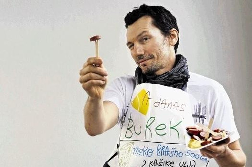 Dr. Jernej Mlekuž: "Zgodovino Jugoslavije sem izpovedal iz zornega kota, ki ga doslej ni izbral še nihče: iz šilca slivovke." (foto: osebni arhiv)