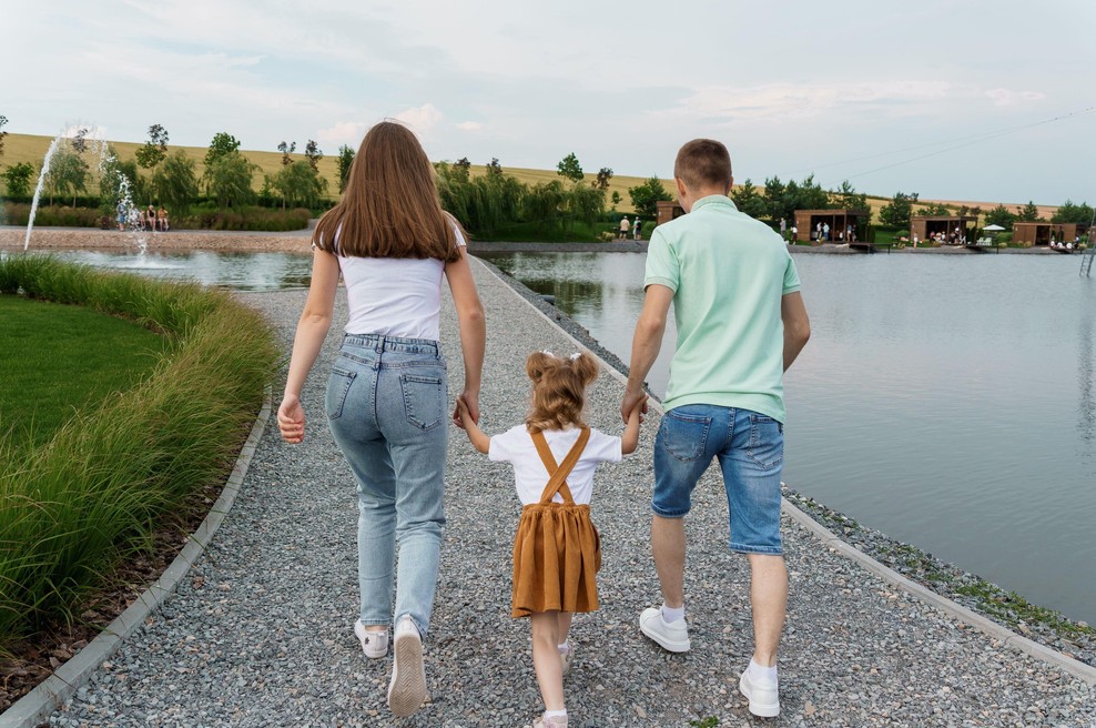 Kaj v resnici puščamo svojim otrokom? Največje generacijsko bogastvo ni denar ali nepremičnina, temveč nekaj drugega (foto: Profimedia)