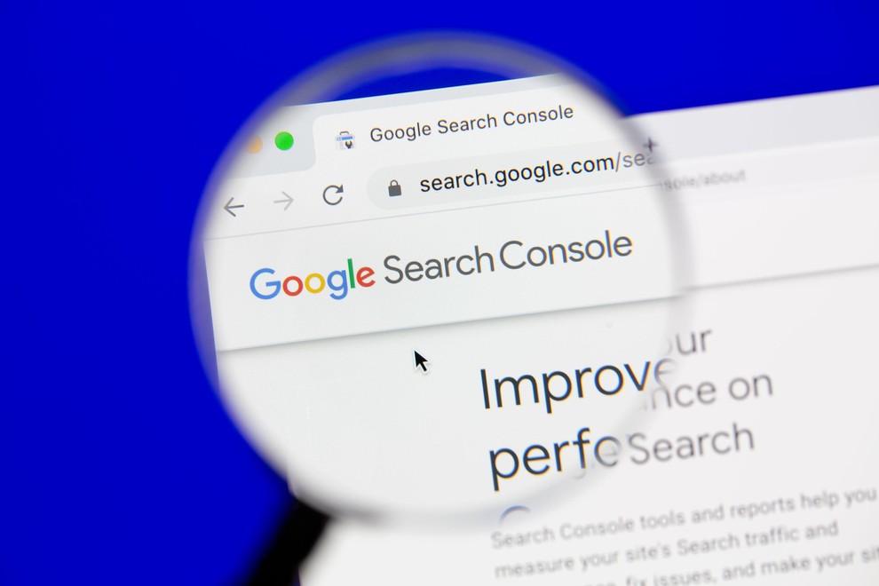 GOOGLE SEARCH CONSOLE Če imate osebno spletno stran, portfelj ali blog, je lahko zelo uporabno orodje tudi Google Search Console, …