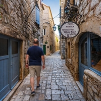 "Na Hvar sem prišel po naključju – in ostal 13 let." Britanec razkriva, zakaj ga je dalmatinski način življenja za vedno spremenil