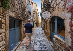 "Na Hvar sem prišel po naključju – in ostal 13 let." Britanec razkriva, zakaj ga je dalmatinski način življenja za vedno spremenil