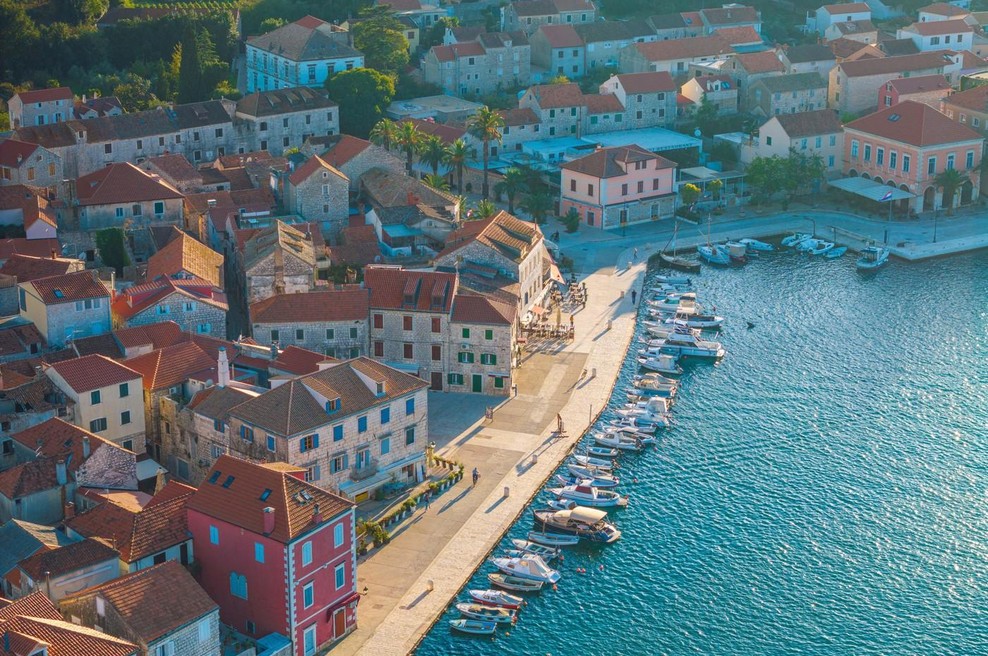 "Na Hvar sem prišel po naključju – in ostal 13 let." Britanec razkriva, zakaj ga je dalmatinski način življenja za vedno spremenil (foto: profimedia)