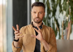 Kaj storiti, ko vas preplavijo neprijetna čustva? Nevroznanstvenik opozarja na napako, ki jo dela večina ljudi
