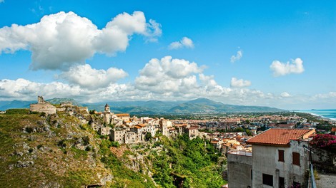Proslavila sta 50 let zakona v Italiji in se odločila, da se ne vrneta nazaj domov: navdušila ju je prijaznost ljudi ter ugodne cene