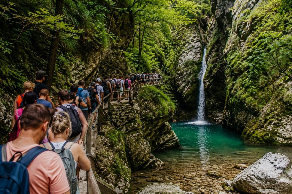 Turisti v Posočju: "To, kar se dogaja danes, nima več nobenega smisla." (foto: ai)