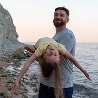 Psihoterapevt Staš Žnidar o tem, kakšen je 'pravi oče'?