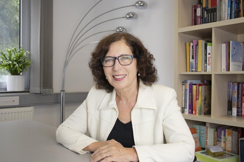 Dr. Sanja Rozman: "Privlačijo jih tisti, ki so – podobno kot njihovi starši – vir stresa" (foto: Katja Rozman)