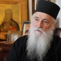 Menih opozarja: "Hitrost življenja, ki nam je vsiljena, človeka vodi na psihiatrijo."