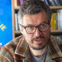 "Imeli bomo parlament in sodišča, toda pod površjem bo totalitarni sistem" (pogovor z belgijskim profesorjem psihologije)