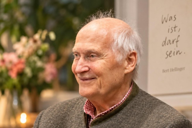 Bert Hellinger: “S pomočjo družinske postavitve dobimo sliko tega, kar se dogaja v družini”