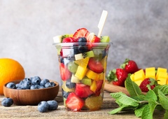 Katero sadje izbrati, če pazite na krvni sladkor – in zakaj prezrela banana ni enaka zeleni?