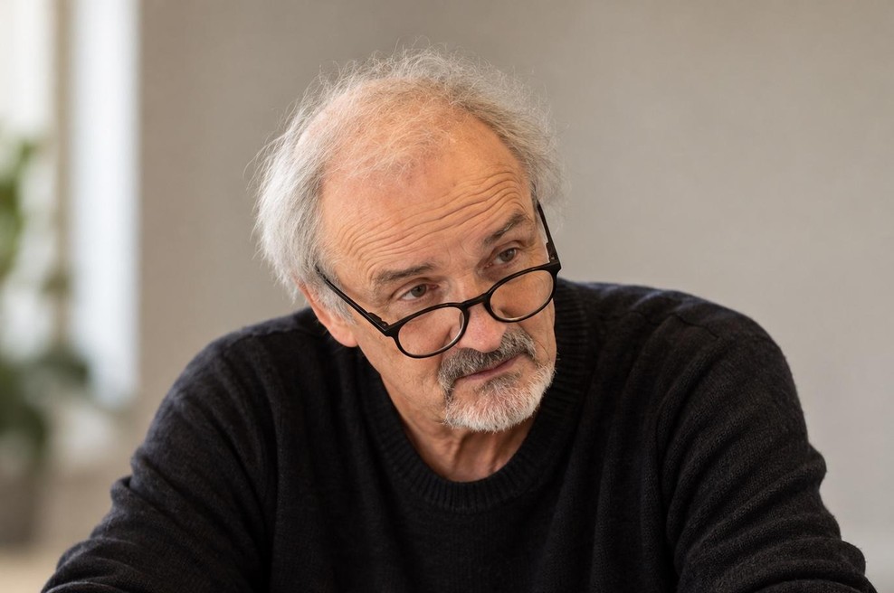 Zdravnik opozarja: "Imunski sistem človeka najbolje deluje, kadar obstajajo sodelovanje, fer odnosi in zaupanje!" (foto: Screenshot YouTube Freie Hochschule Stuttgart + ai)