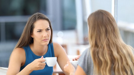 Vas vpraša, kako ste, nato pa govori samo o sebi? Ta navada ima ime