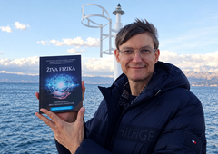 "Saj veste, da nas pokliče človek, na katerega smo ravno pomislili" (pogovor s profesorjem fizike)
