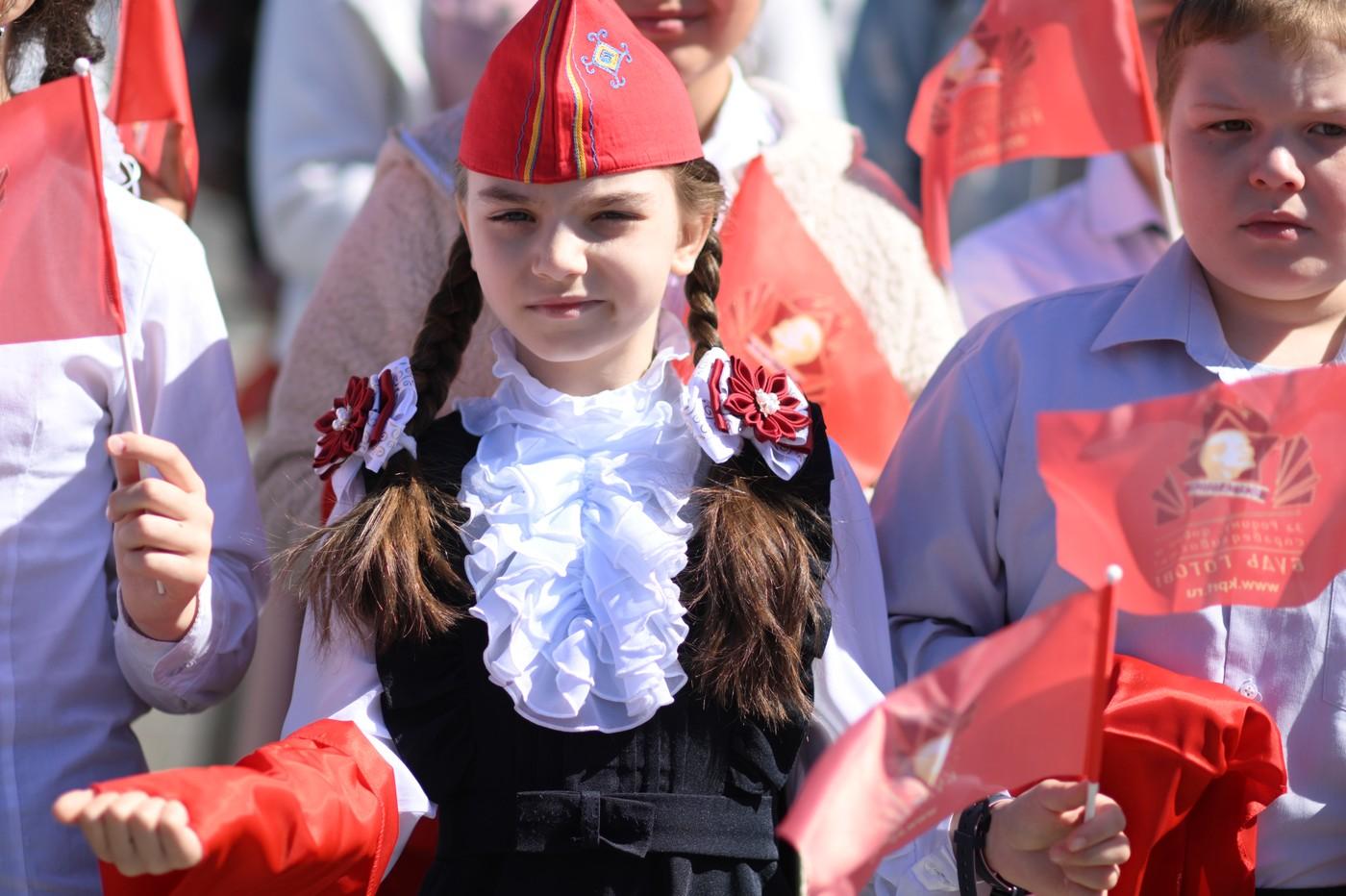 Novinar pod krinko se je infiltriral med 'Putinove pionirje' in odkril, kaj učijo ruske otroke